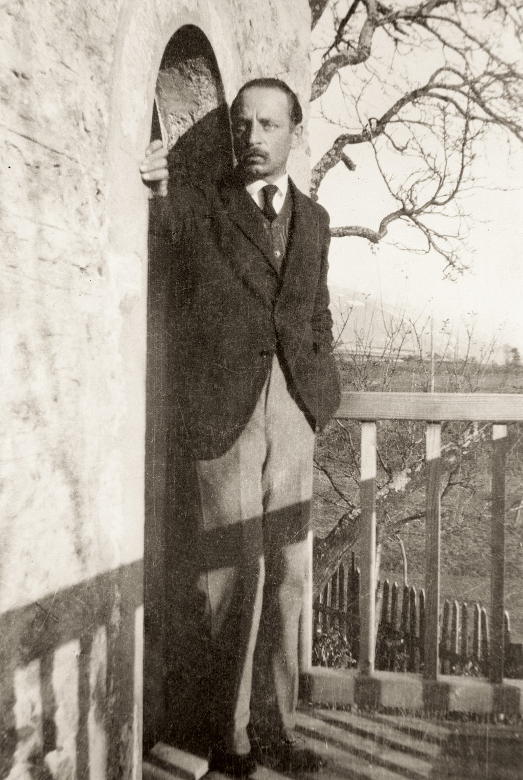 rilke-sur-le-balcon-de-muzot-1923